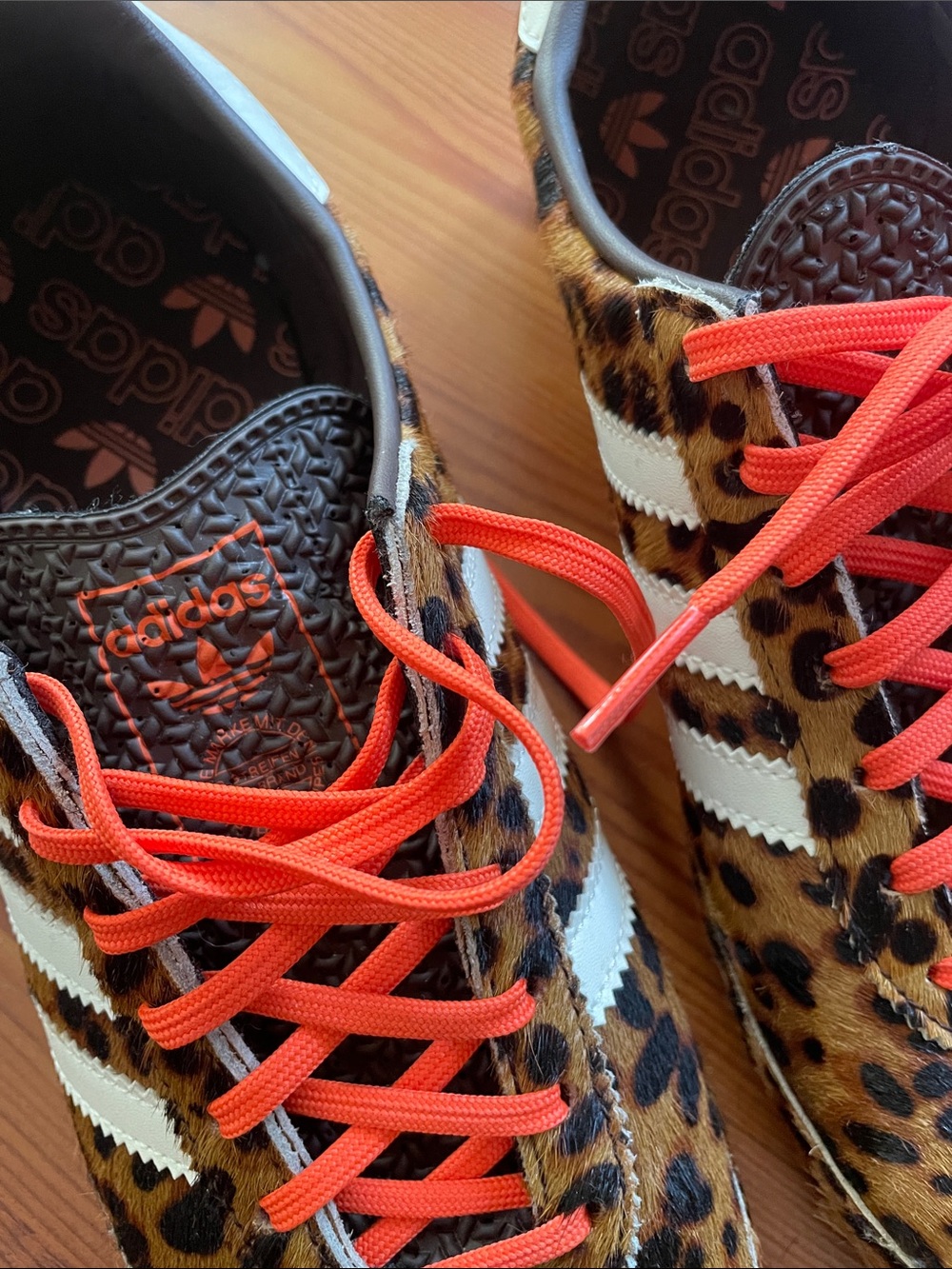 Adidas Originals  Leopard Sneakers with Orange Laces - Picture 7 of 8